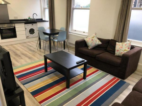 2Bed - FreeParking - Laundry - 30MinToLondon